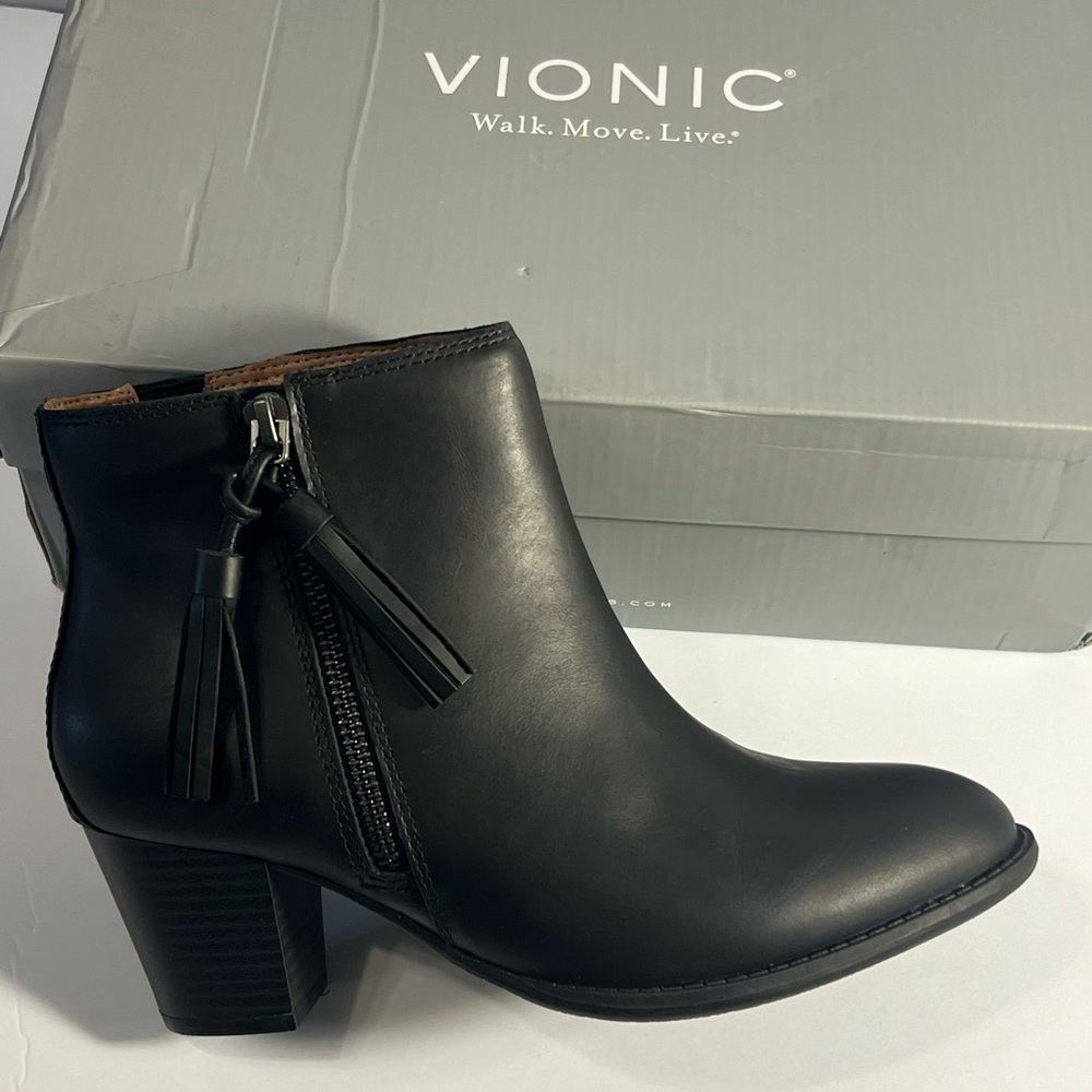 Vionic Ladies Upright Ankle Boot Sz 7